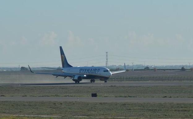 Directo: aterrizaje histórico en el aeropuerto de Corvera