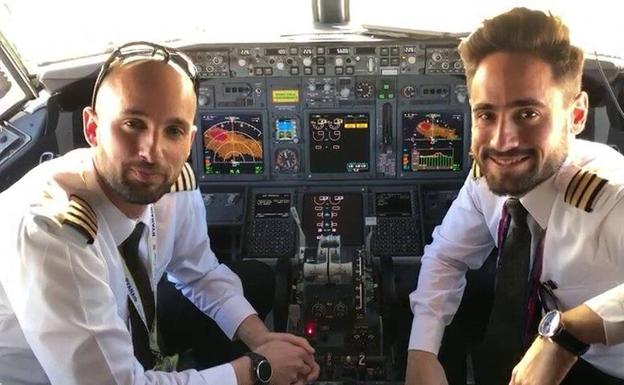 Los pilotos del primer vuelo: «Ha sido un trayecto emotivo»