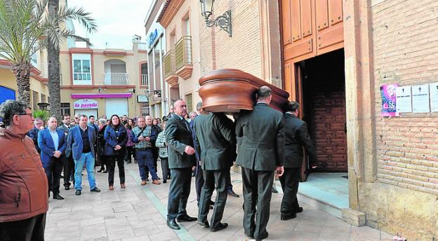 Multitudinario adiós a Cecilio Peregrín Martínez, fundador de Primaflor