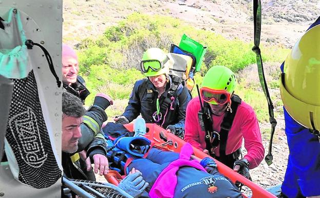 Rescate aéreo de una senderista en Calblanque