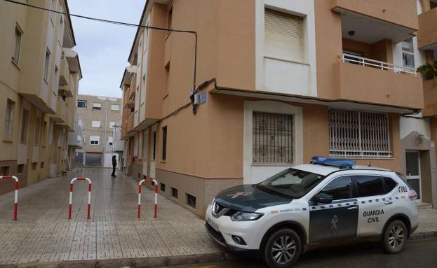 Detenido por apuñalar a su hermano en Los Nietos