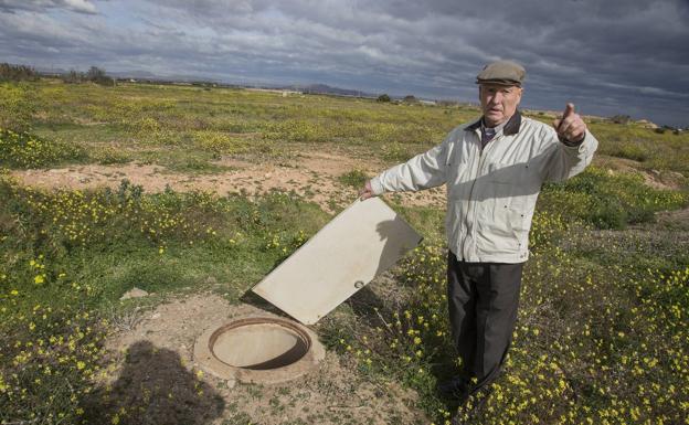 Los vecinos denuncian pozos sin seguridad en Los Camachos