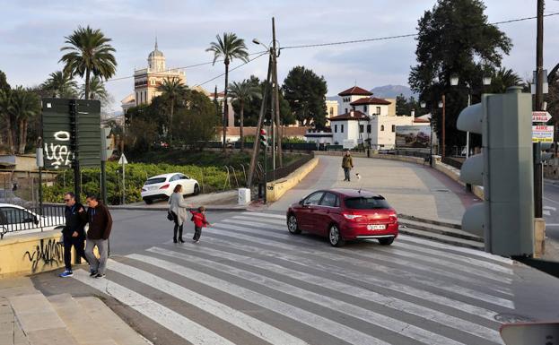 Los vecinos de La Arboleja logran que se mantenga abierto el cruce de las Cuatro Piedras