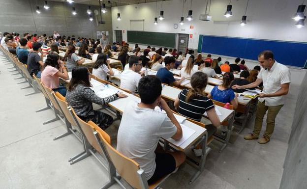 Educación convoca una bolsa extraordinaria de docentes de treinta especialidades
