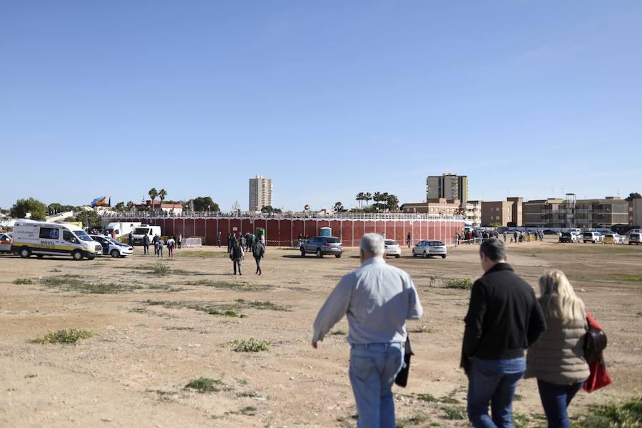 Ramón Serrano corta cuatro orejas en San Javier, con la plaza llena