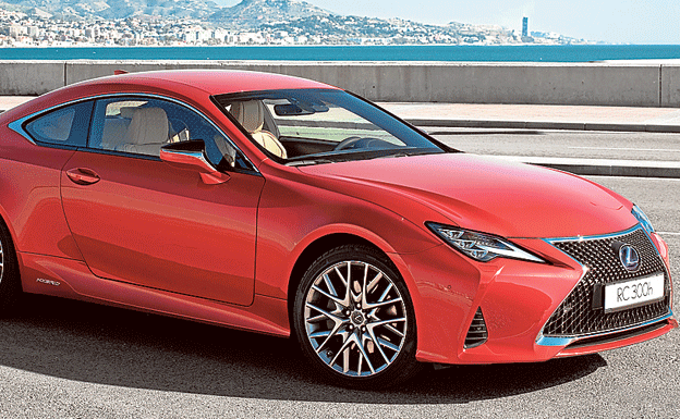 Lexus renueva su coupé premium RC 300h