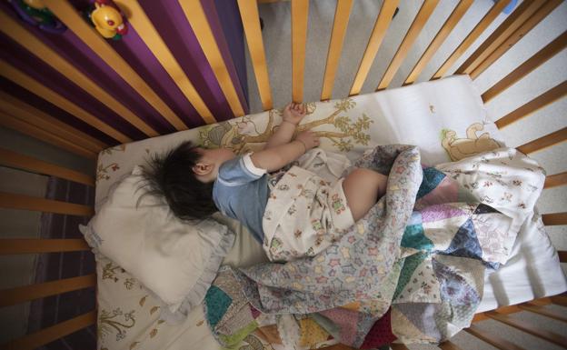 ¿Por qué cada vez hay menos adopciones internacionales?