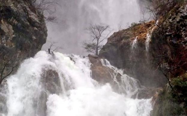 Primer reventón del año en los Chorros del río Mundo