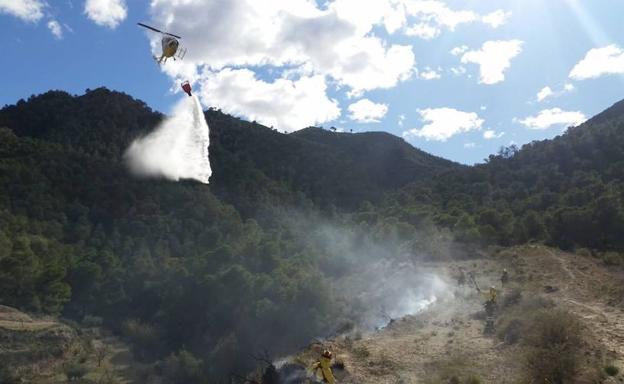 Controlado un incendio forestal en la Sierra de Ricote