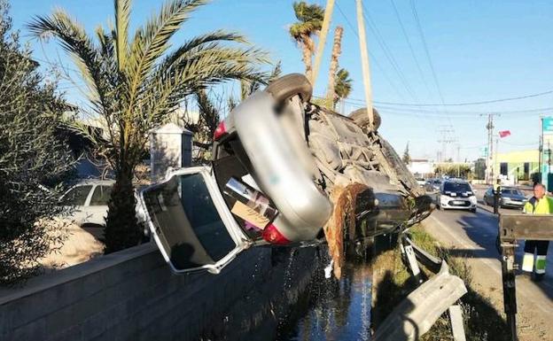 Dos heridos leves tras un accidente entre dos vehículos en Casillas