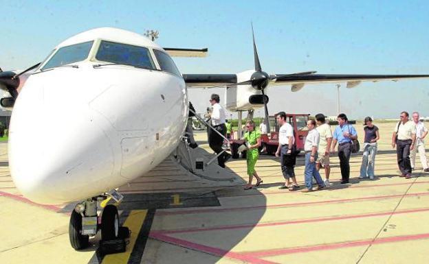 Iberia tendrá que indemnizar a una pasajera murciana con 1.400 euros por haberle cancelado un vuelo