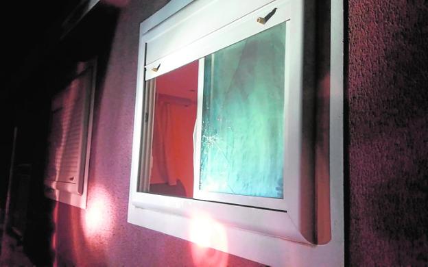 Un vecino de Beniel: «¿Policía? Están robando en la casa de enfrente; veo luces de linternas en el salón»