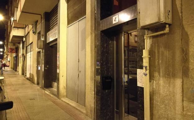 El cartel de un vecino en la entrada de un piso que se ha hecho viral