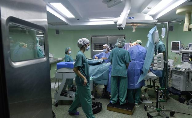 Los pacientes sufren demoras superiores a los 60 días en una de cada tres consultas de los especialistas