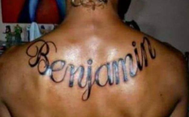 Se tatúa el nombre de su hijo y un mes después se entera de que no es suyo