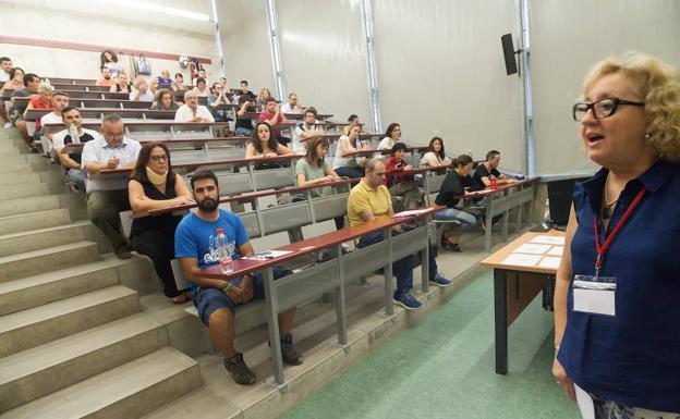 El examen de oposiciones de Auxiliar de Enfermería será el 7 de julio en la Región