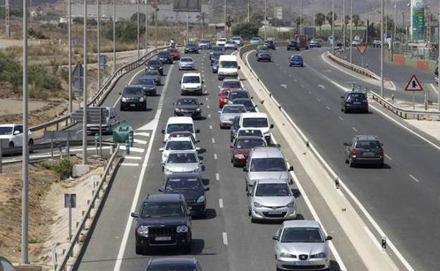 El timo del coche sin gasolina que puedes encontrarte en la carretera