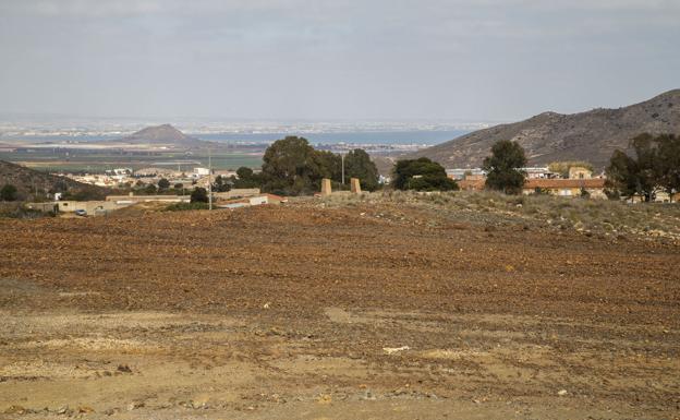 La Comunidad reclama a los dueños del Lirio sellar la balsa para ahorrarse 3,5 millones