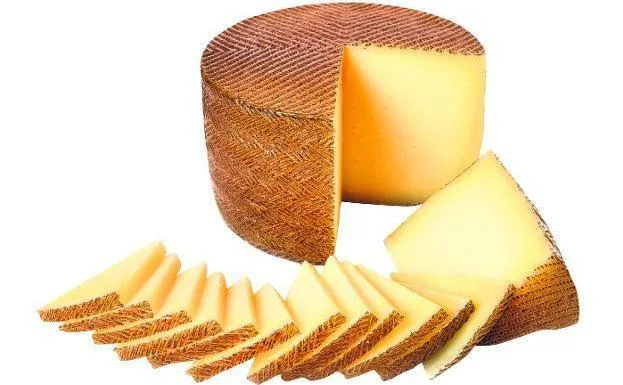¿Se puede comer la corteza del queso? Solo en algunos casos