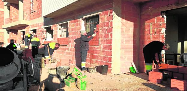 Desalojan y clausuran el edificio donde intentaron violar a una joven