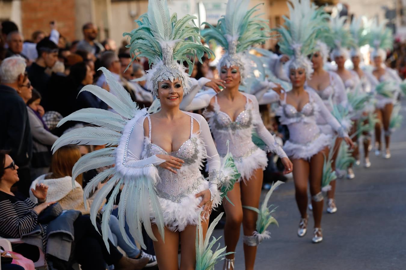 Fantasía y plumas inundan Beniaján