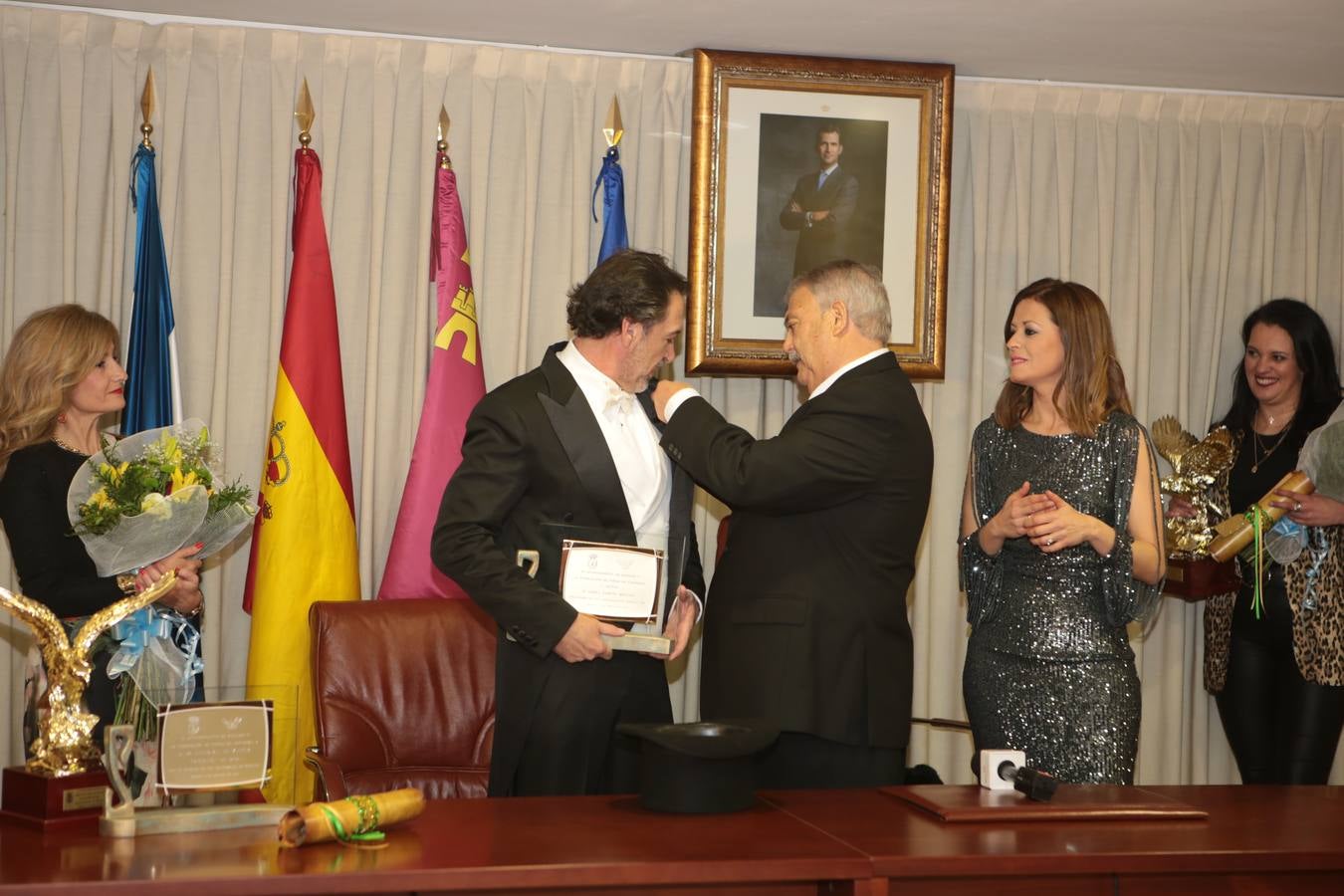 Multitud de personas abarrotaron la plaza de España para disfrutar del Carnaval de Águilas