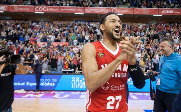 El UCAM de Sito derrota al Barça y vuelve a sonreír