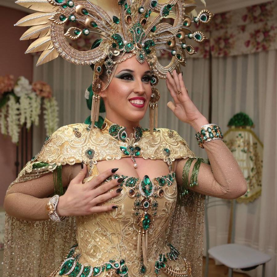 Multitud de personas disfrutan del Carnaval de Águilas