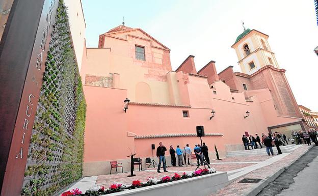 La Hermandad de la Curia estrena una plaza con su nombre en el casco histórico