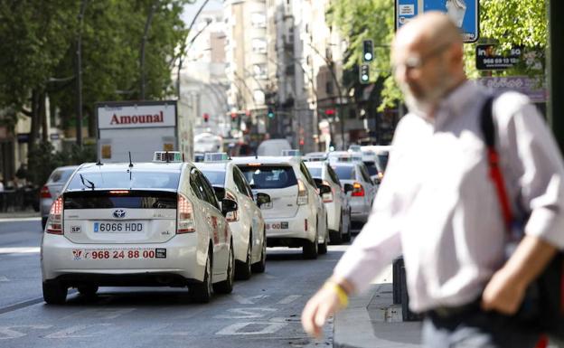 Los taxistas ante la llegada de Cabify: «Nos ha pillado el toro»