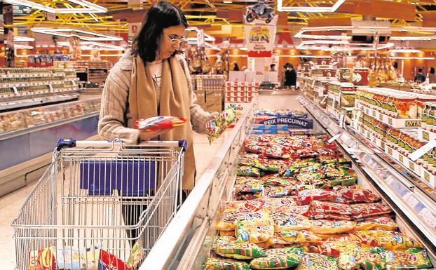 La OCU alerta de la sustancia cancerígena detectada en 5 alimentos que se venden en España