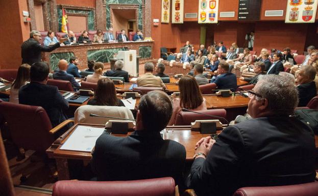 La Asamblea reforma su reglamento para incorporar un código ético y el voto telemático