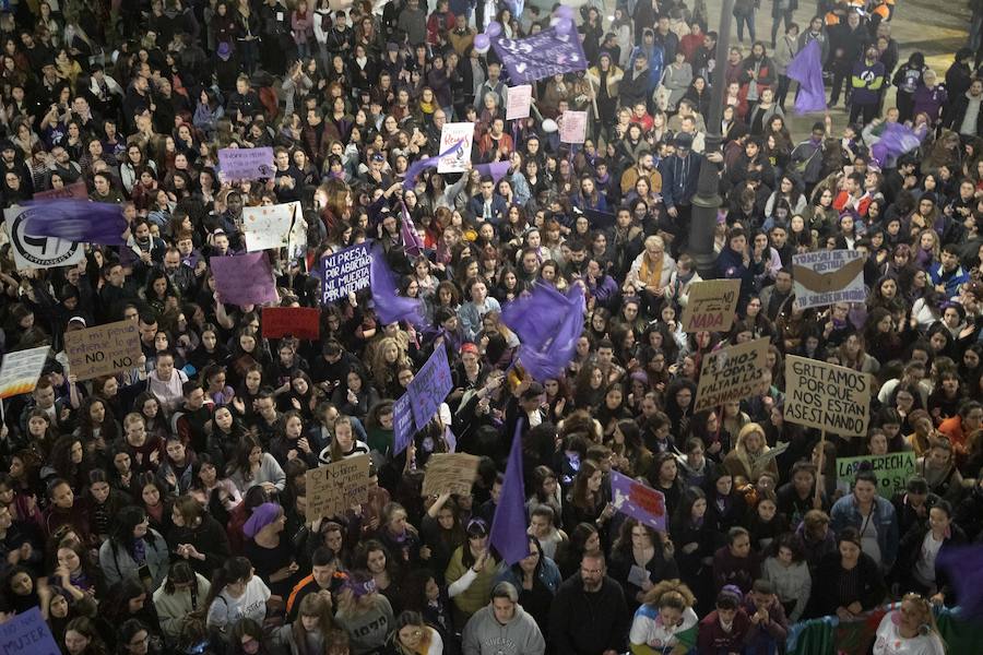 Las calles de Cartagena se tiñen de morado