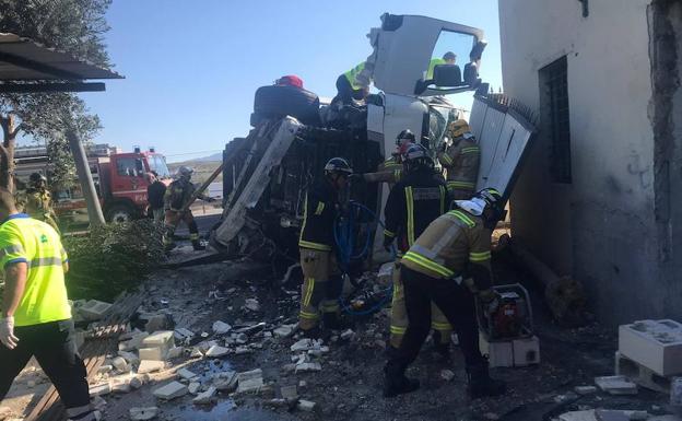 El vuelco de un camión bloquea la autovía del Noroeste en sentido Caravaca