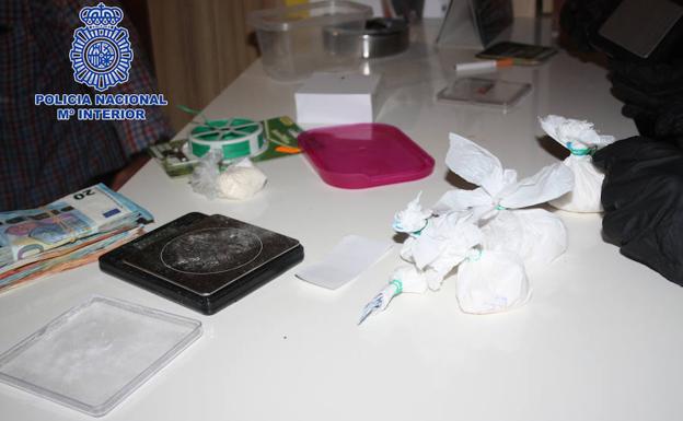 Tres arrestados tras desmantelar un punto de venta de droga en Zarandona