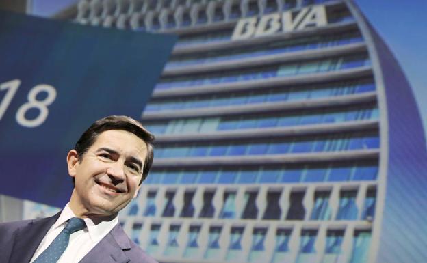 El BBVA se relacionará con la mitad de sus clientes a través del móvil