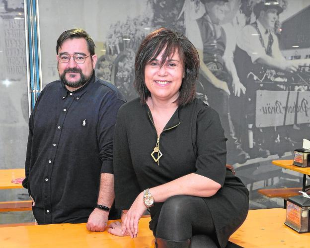 Claudia Orellana y Tonny Serrano: «Vivir de la música, no del músico»