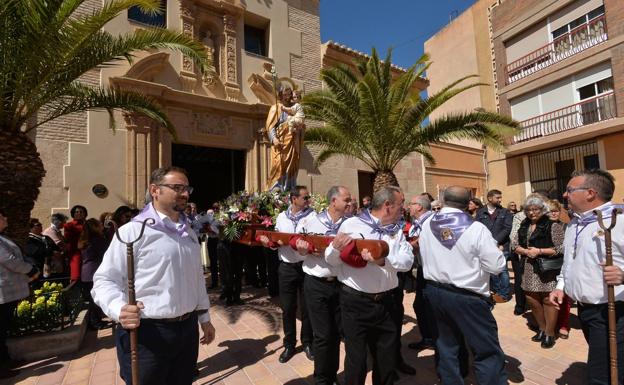 La procesión de San José y la quema de su falla ponen fin a diez días festivos en Lorca