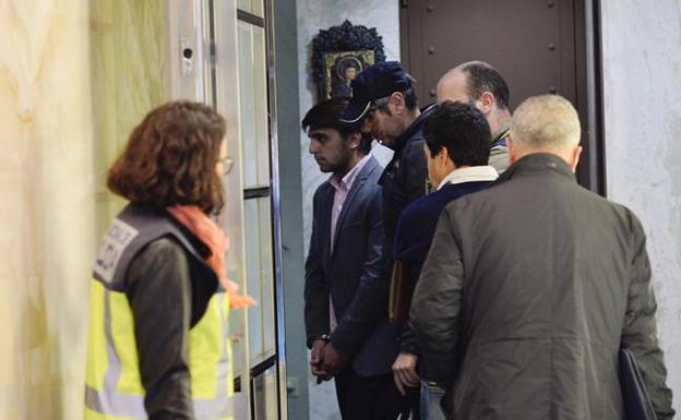 «Algunos residentes venían llorando porque les habían sacado 1.500 euros o más»