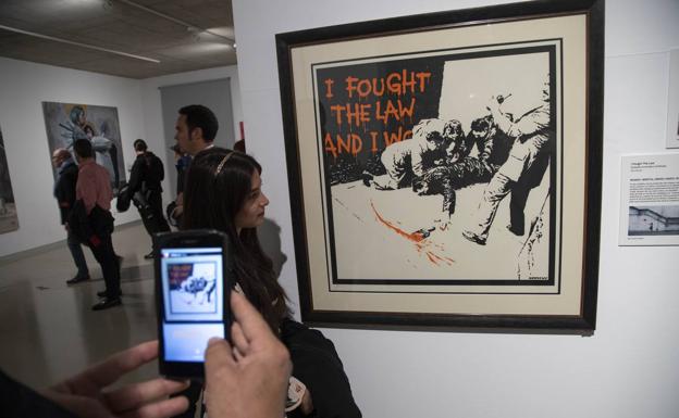 Banksy, entre las leyendas callejeras del arte urbano que expone el Muram