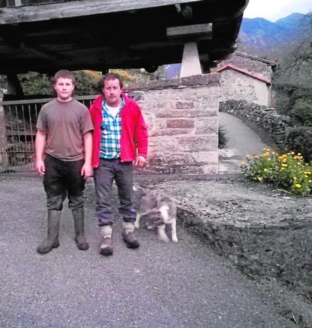 Así es Adrián, el niño que no quiere que nadie le «toque los coj...»