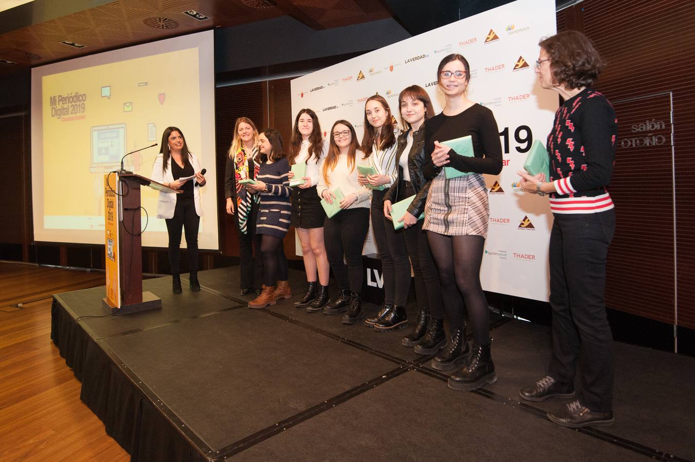 Premios a las promesas del periodismo