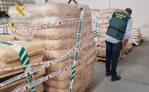 Desmantelan un grupo delictivo en Lorquí que distribuía fertilizantes que dañaban los regadíos