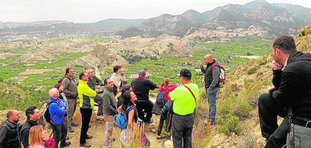 El castillo cuenta ya con señalización y la senda