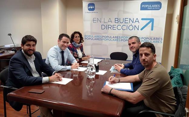 Teodoro García y López Miras se reúnen con los funcionarios de prisiones