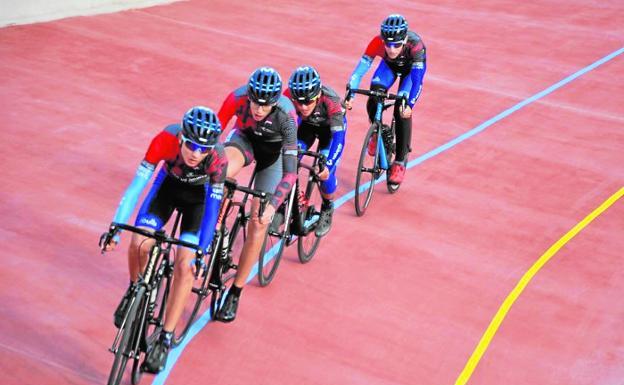 El velódromo de Molina recupera la actividad casi treinta años después