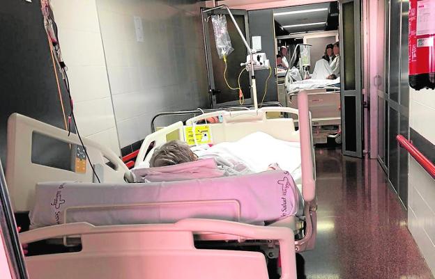 La Arrixaca afronta su segunda semana de colapso en Urgencias