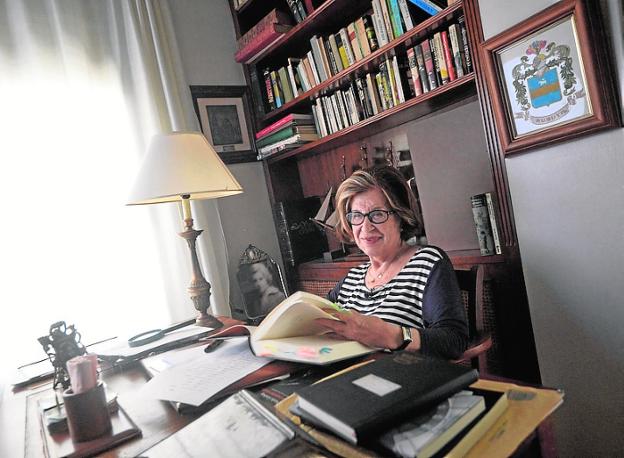 Tres calandrias cantando de rama en rama