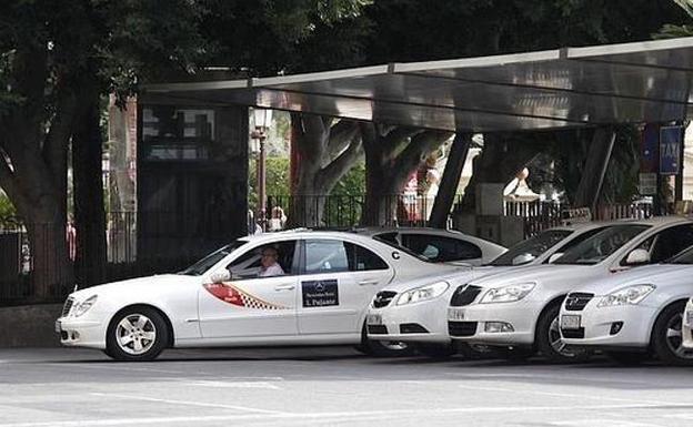 Los taxistas de Murcia acuerdan unirse a la aplicación que permitirá el pago por adelantado