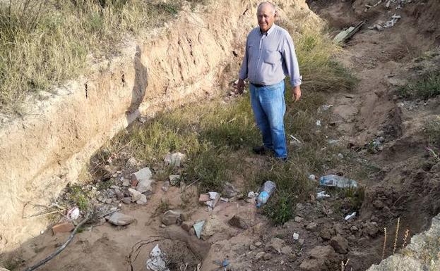 El barrio de Santa María sufre malos olores y filtraciones en las casas por el estado del alcantarillado
